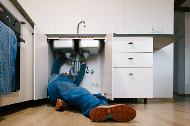 Professional Emergency Plumber technician working in Garden City, ID